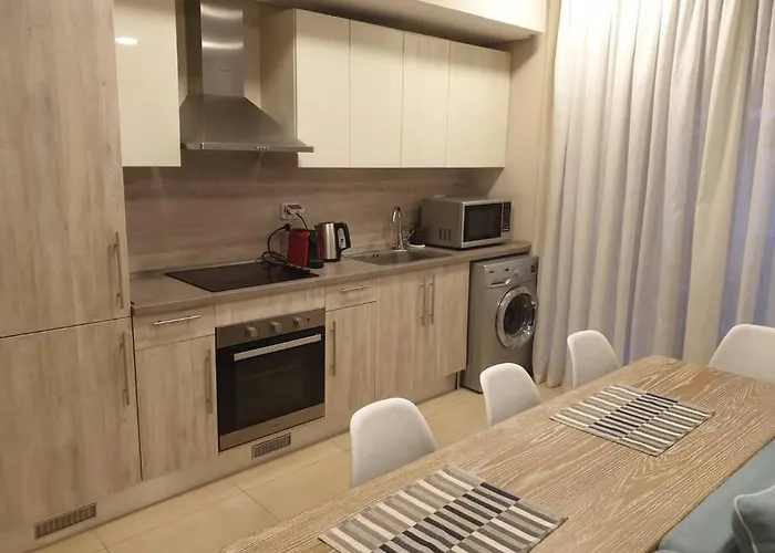 Mangroovy - 1br Shiny Ground Floor *