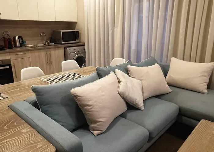 Mangroovy - 1br Shiny Ground Floor *