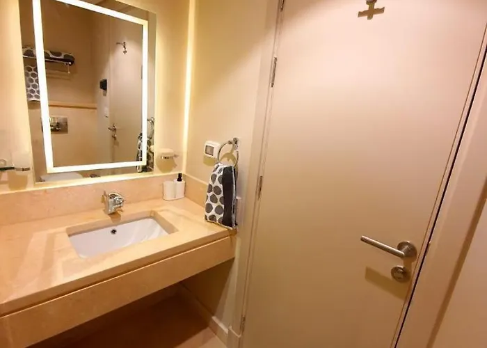Mangroovy - 1br Shiny Ground Floor * Gurdaka