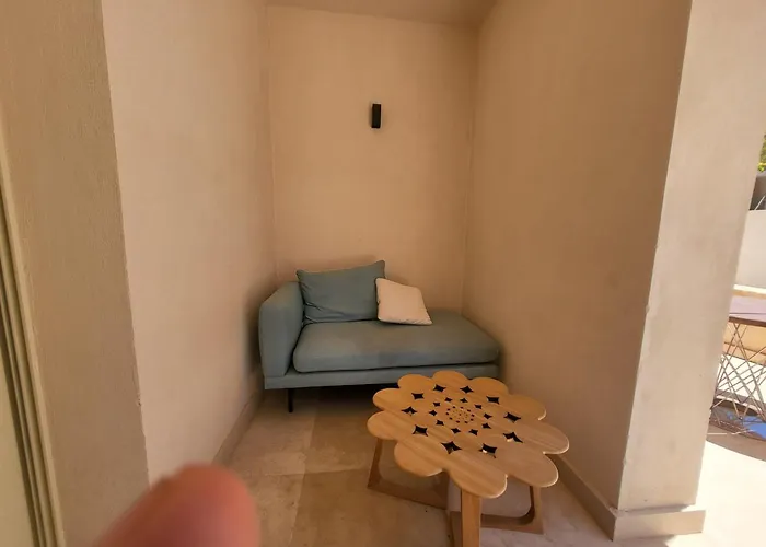 Mangroovy - 1br Shiny Ground Floor Apartman *