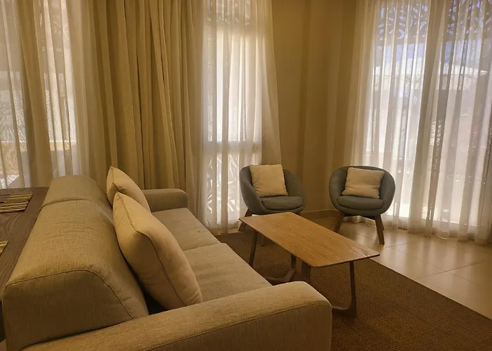 Mangroovy - 1br Shiny Ground Floor *