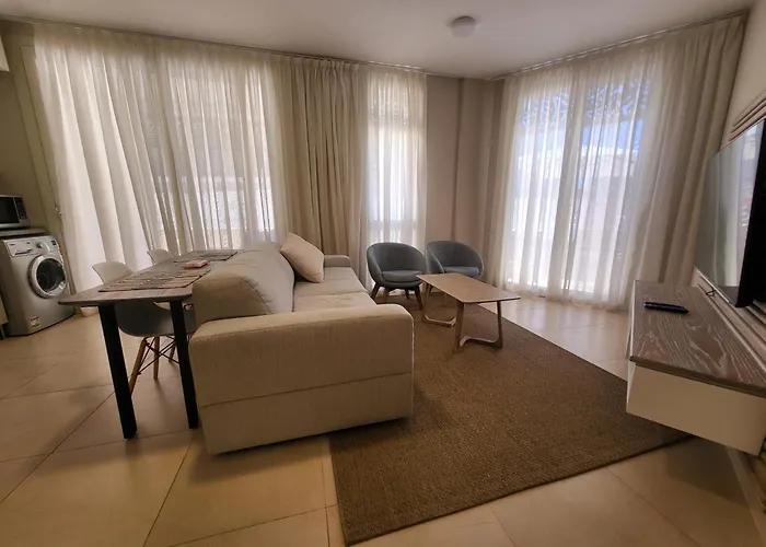 Mangroovy - 1br Shiny Ground Floor