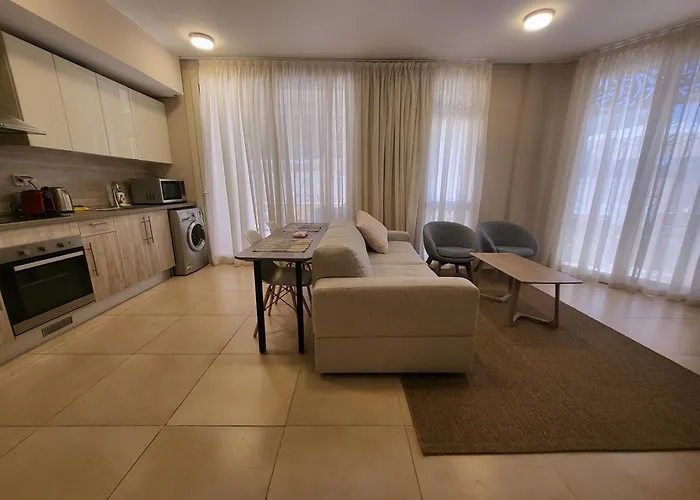 Mangroovy - 1br Shiny Ground Floor Apartman